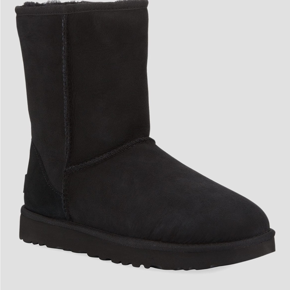 UGG Classic Short II Boots Women's Black Suede Sheepskin Authentic black sz 5